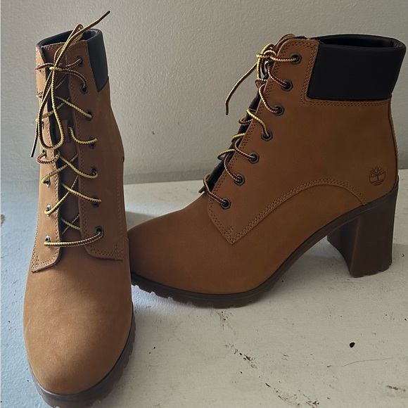 BRAND NEW -IN THE BOX - size 9 ladies high heel Timberland work boots - Picture 4 of 4